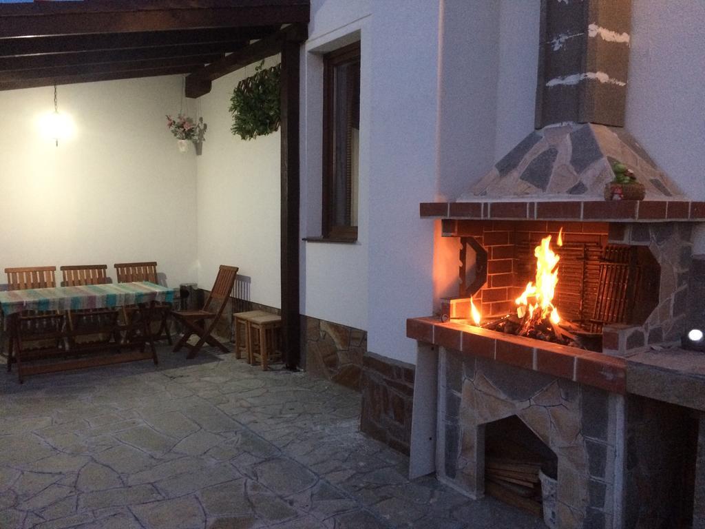 Guest House Hasiendata Pavel Banya Exterior foto